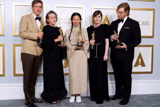 Oscar 2021: Phim Nomadland của đạo diễn Chloe Zhao giành 3 tượng vàng