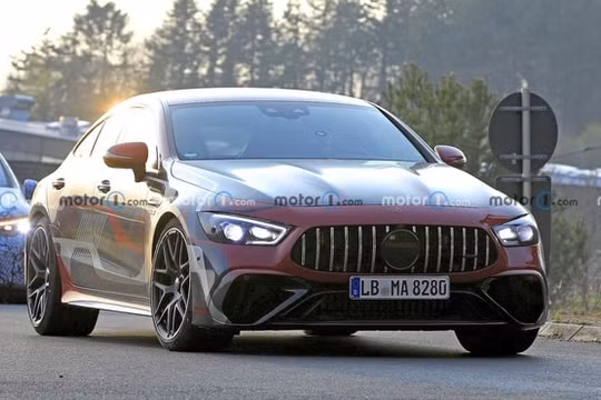 Mercedes-AMG GT 73e lộ ảnh chạy thử trên đường đua Nurburgring