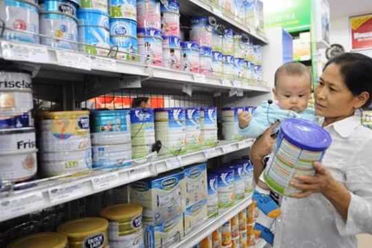 Quảng cáo sữa thay thế sữa mẹ cho trẻ dưới 24 tháng tuổi sẽ bị phạt tới 70 triệu đồng