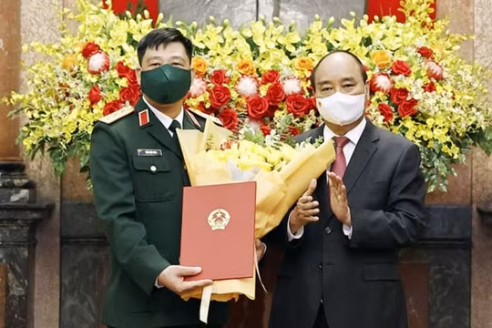 Chủ tịch nước trao Quyết định thăng quân hàm Thượng tướng cho Giám đốc Học viện Quốc phòng