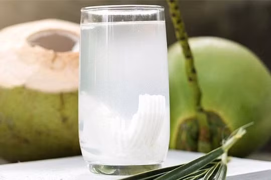 Thực hư tác dụng của nước dừa trong chăm sóc bệnh nhân Covid-19