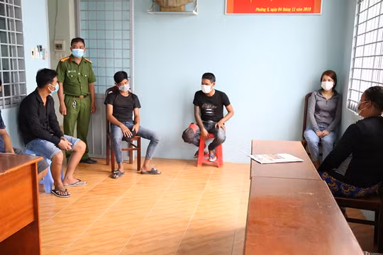 Đắk Lắk: Rủ nhau lên đồi ăn nhậu, 9 người bị đề nghị xử phạt 135 triệu đồng