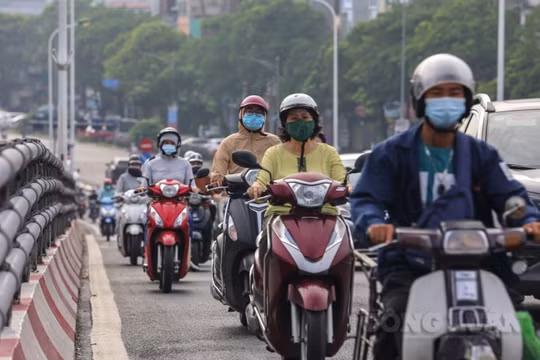 Hà Nội: Đường phố đông đúc trở lại trong thời gian đang thực hiện giãn cách xã hội