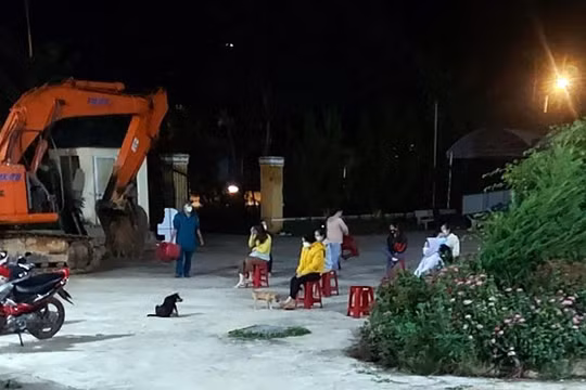 Lâm Đồng: Phát hiện 14 nữ công nhân tụ tập ăn uống, hát karaoke giữa mùa dịch