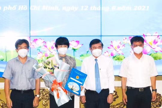 Chủ tịch UBND TP. HCM bổ nhiệm nhiều lãnh đạo cấp quận