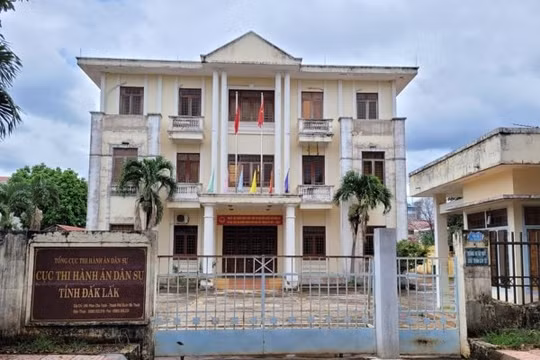 Cho thôi việc Cục trưởng Cục thi hành án dân sự tỉnh Đắk Lắk