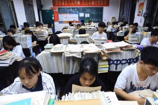 Vì sao Trung Quốc mạnh tay “siết” chuyện dạy thêm, học thêm?