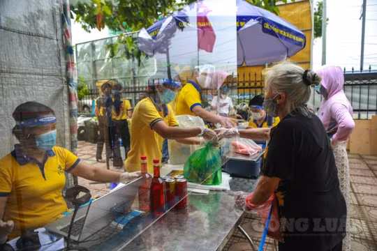Đẩy nhanh việc rà soát hộ trợ người yếu thế, khó khăn do ảnh hưởng của Covid-19