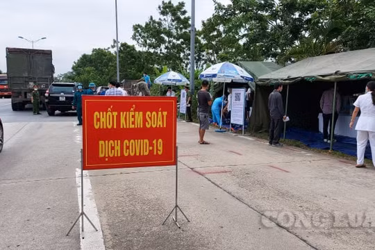 Phú Thọ: Xem tai nạn giao thông, 51 người trở thành F1 của bệnh nhân Covid-19