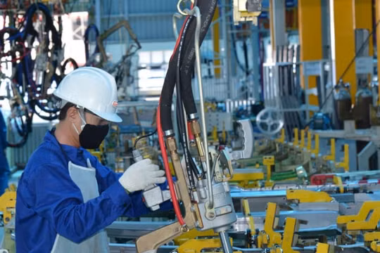 Các lệnh hạn chế đi lại tác động thế nào tới kinh tế Việt Nam?