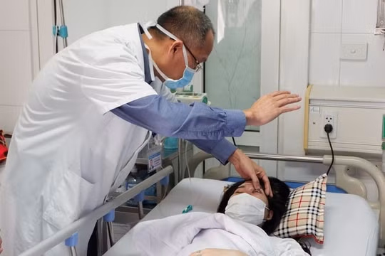 Cô gái 21 tuổi bị mù mắt sau khi tiêm filler ở spa