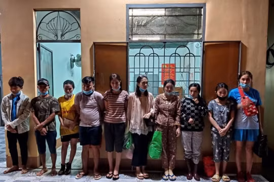 Bắt giữ nhóm người đang thực hiện hành vi xuất cảnh trái phép