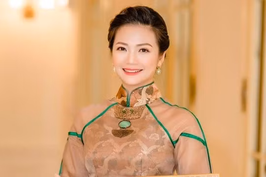 Kiều Anh "Phía trước là bầu trời" rạng rỡ, tươi trẻ tuổi 40