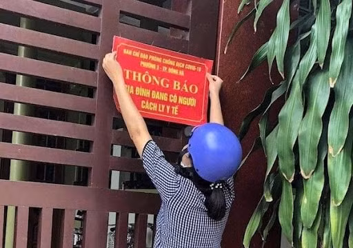 Hà Nội bắt người khỏe đi cách ly tập trung thì người già, con nhỏ, vợ bầu ở nhà ai chăm?