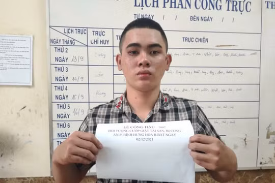 Khống chế tên cướp táo tợn, dùng dao chống trả người dân truy bắt