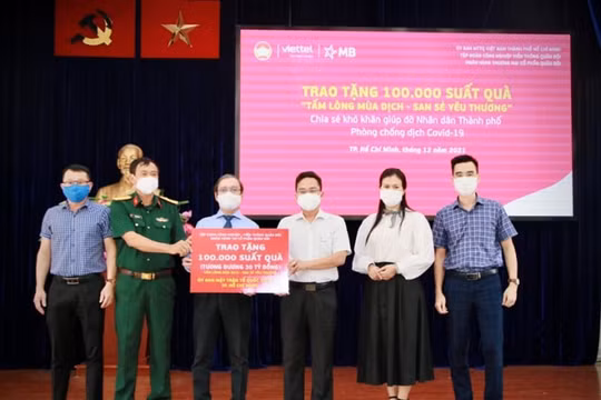 MB cùng Viettel tặng 100.000 suất quà tới người dân TP.HCM 