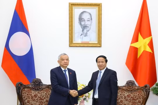 Phó Thủ tướng Lê Văn Thành hội kiến với Phó Chủ tịch Quốc hội Lào