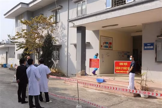 Khẩn trương hỗ trợ tỉnh Điện Biên thành lập bệnh viện dã chiến