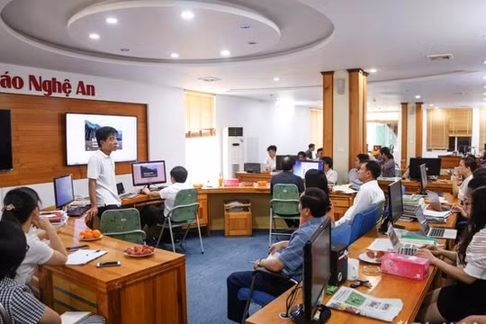 Chi hội Hội Nhà báo Báo Nghệ An: Tập huấn nghiệp vụ về thực hiện các tuyến bài phản biện
