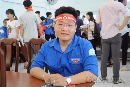 Chàng trai 9X hiến máu hơn 15 lần, xung phong làm tình nguyện viên tuyến đầu chống dịch