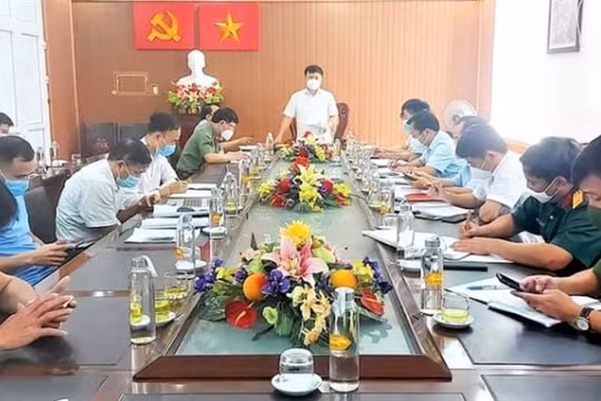 Bí thư, Chủ tịch và Trưởng Công an xã bị đình chỉ công tác khi để F0 lây lan dịch bệnh