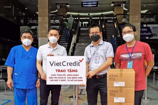 VietCredit tặng thiết bị y tế cho Bệnh viện Đại học Y Dược TP.HCM