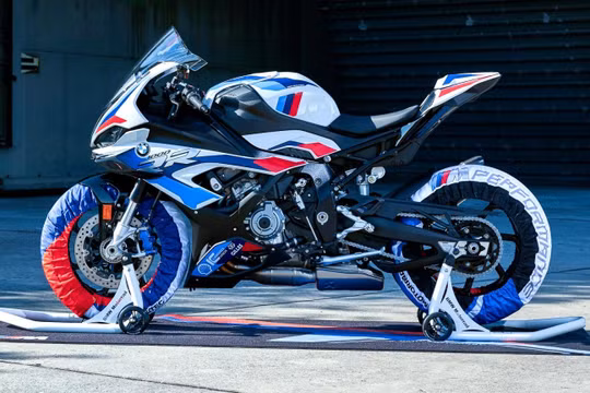 Cận cảnh “Siêu cá mập” BMW S1000RR