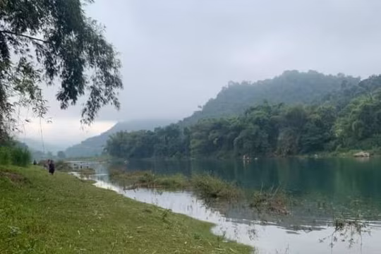 Hà Giang: Lật thuyền trong đêm, 4 học sinh mất tích