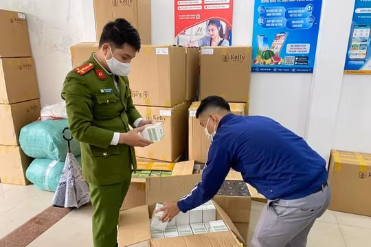 Thu giữ hơn 300.000 gói thực phẩm chức năng giảm cân không rõ nguồn gốc