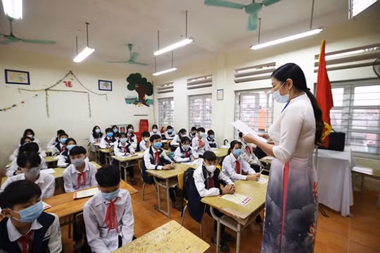 Hà Nội điều chỉnh phương án cho học sinh trở lại trường, chỉ học sinh lớp 12 đi học trực tiếp