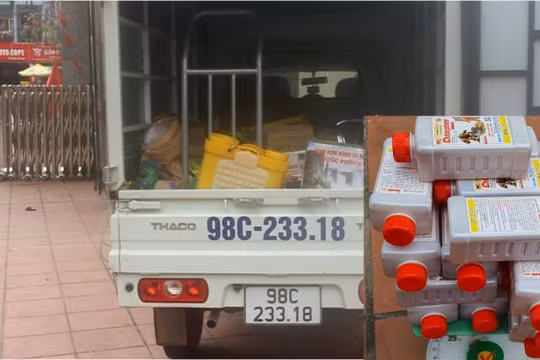 Phát hiện vụ vận chuyển hàng trăm chai thuốc trừ sâu, diệt cỏ bị cấm sử dụng