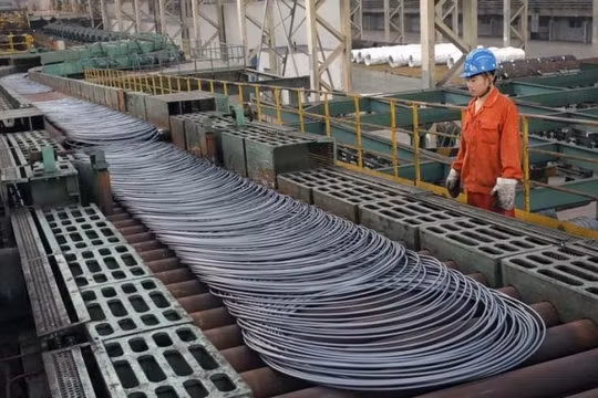 Giá thép trong nước tăng điên cuồng: Có hay không chuyện các doanh nghiệp bắt tay "thổi giá"?