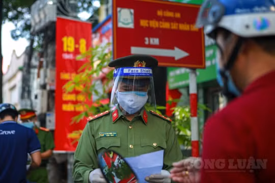 Công an Hà Nội chính thức thông tin về quy trình xét duyệt, cấp Giấy đi đường tại Vùng 1