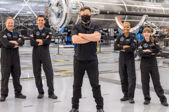 Tỷ phú Elon Musk mỉa mai Tổng thống Biden sau chuyến du hành lịch sử