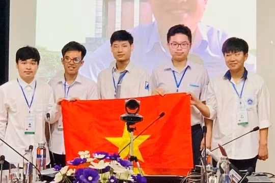 Việt Nam giành 1 huy chương Vàng tại Olympic Toán học quốc tế 2021
