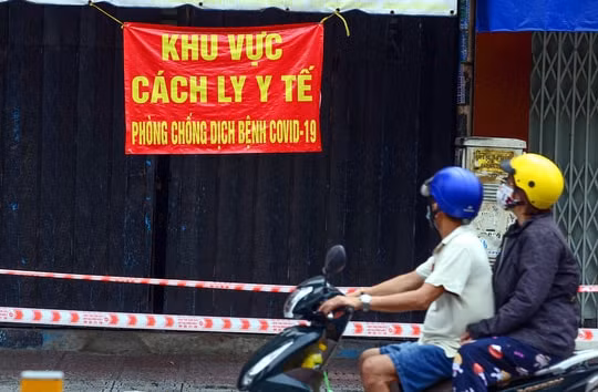 Cách ly, điều trị tại nhà: 6 dấu hiệu F0 cần gọi ngay nhân viên y tế