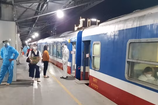Cận cảnh đoàn tàu chuyên biệt đầu tiên chở công dân Hà Tĩnh từ các tỉnh phía Nam về quê