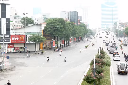 Hà Nội ngày đầu giãn cách xã hội như thế nào?