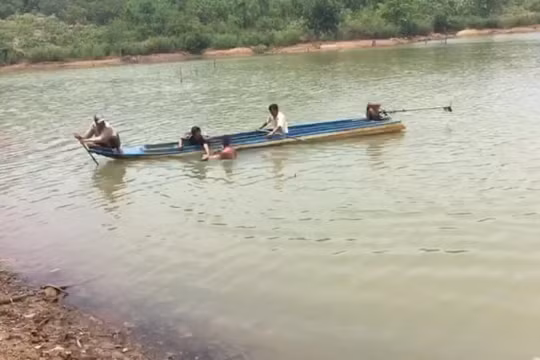 Xuống kênh rửa tay, nam sinh viên trường Đại học Y trượt chân đuối nước thương tâm