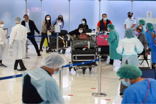 Hàng chục nghìn du khách tới Thái Lan trong ngày đầu mở cửa