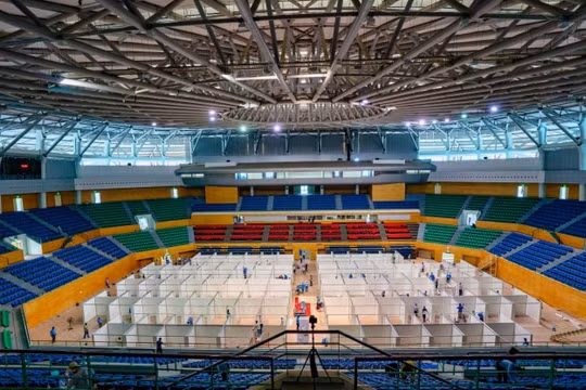 Nghĩ về tình người trong cơn bão Covid-19