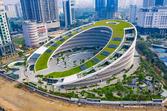 Đóng cửa đến 90% điểm bán tại Hà Nội và TP.HCM nhưng trung bình mỗi ngày Viettel vẫn thu về hơn 700 tỷ đồng