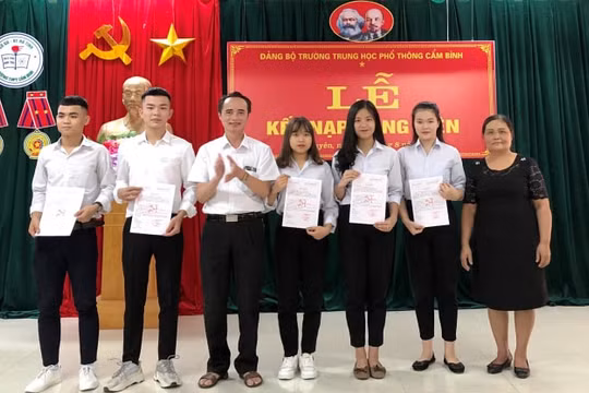 Đến năm 2030 ít nhất 1 triệu đoàn viên ưu tú được kết nạp vào Đảng
