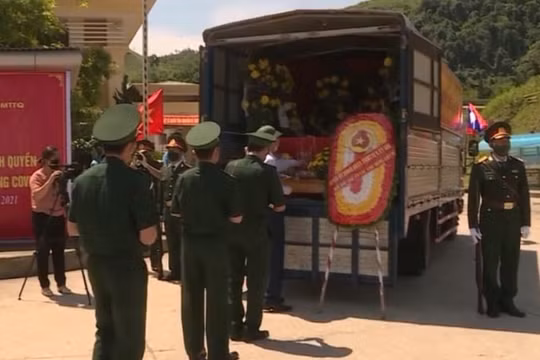 Đưa 95 hài cốt liệt sĩ và chuyên gia Việt Nam tại Lào về đất mẹ