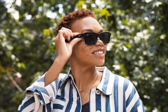 Facebook công bố ra mắt kính thông minh Ray-Ban Stories