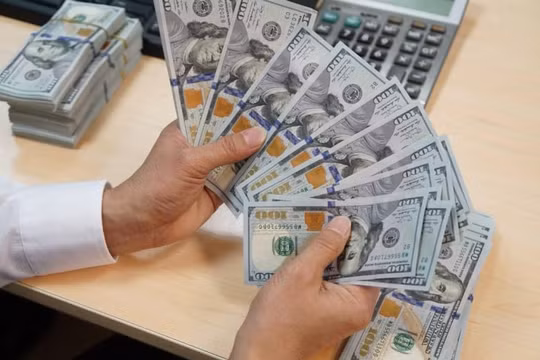 Không gửi báo cáo 3 lần/quý, các tổ chức tín dụng sẽ bị ngừng giao dịch ngoại tệ