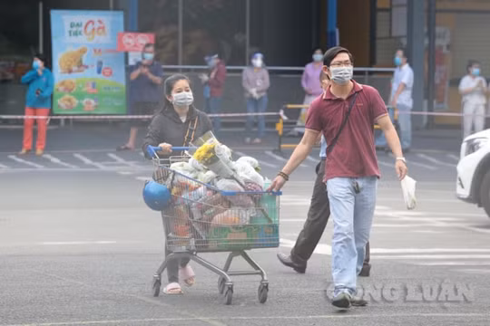 Người dân TP. HCM được cấp gần 11 nghìn tấn thực phẩm mỗi ngày thông qua “đi chợ hộ”