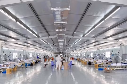 Bệnh nhân COVID-19 đầu tiên điều trị tại Bệnh viện dã chiến số 13 được xuất viện