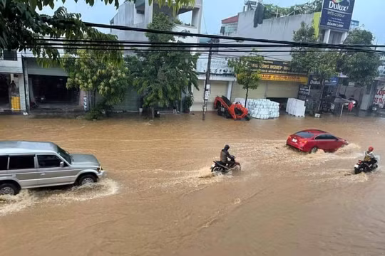 Lào Cai: Nhiều tuyến đường ngập nặng do ảnh hưởng mưa lớn