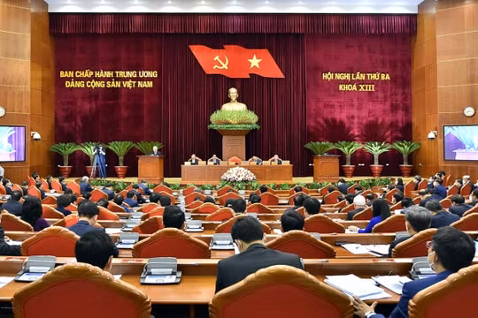Hoàn thành ngày làm việc thứ nhất của Hội nghị Trung ương 3